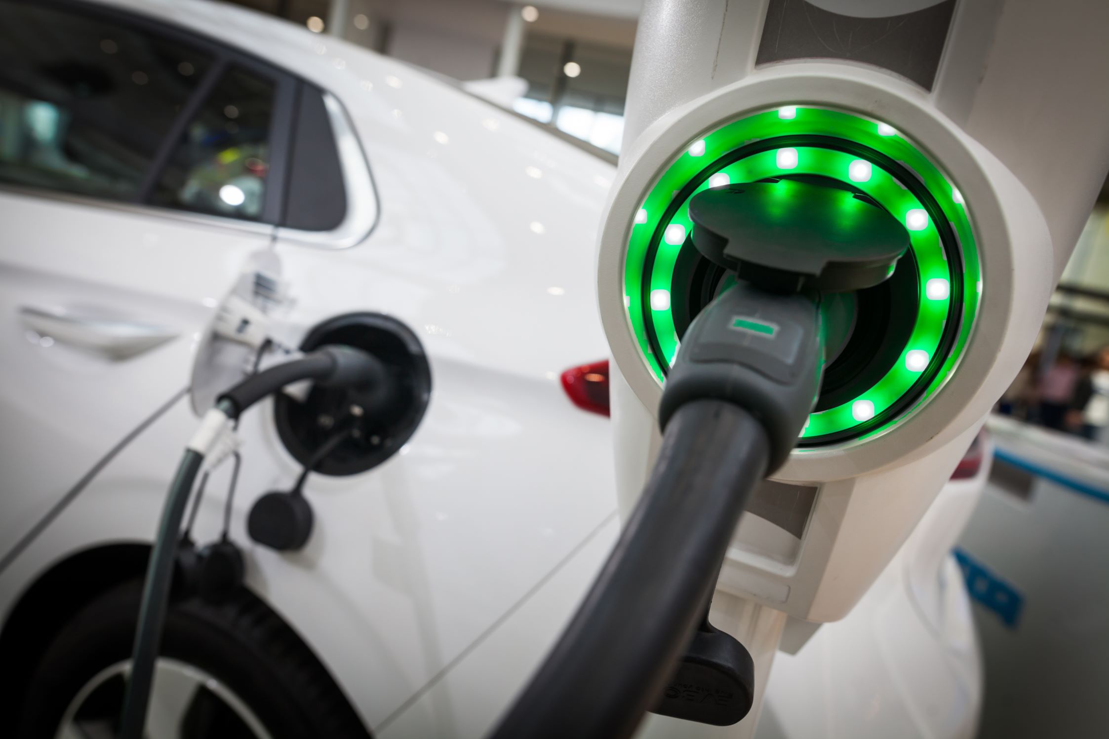 中国・新エネルギー自動車の車両購入税の減免措置の延期及び最適化に関する公告
